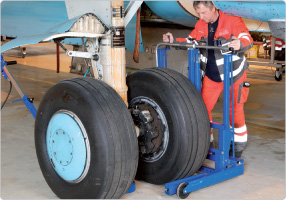 aircraft_wheel_trolley-wta500_act1