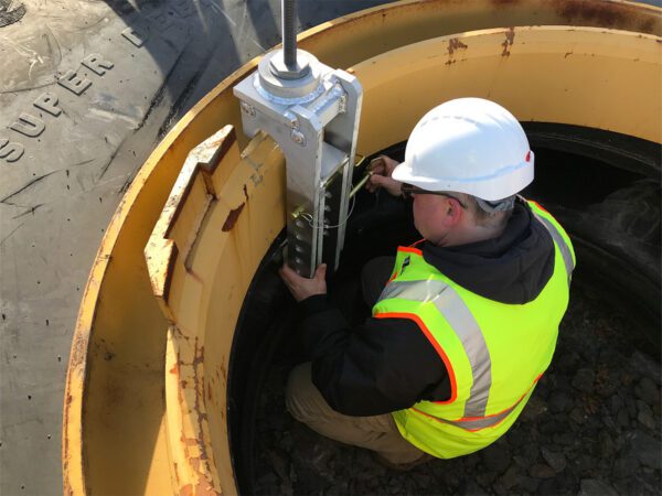 AME Intl 11950 Bead Seat Band Installer (5) In Use