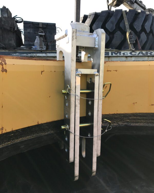 AME Intl 11950 Bead Seat Band Installer (6) In Use